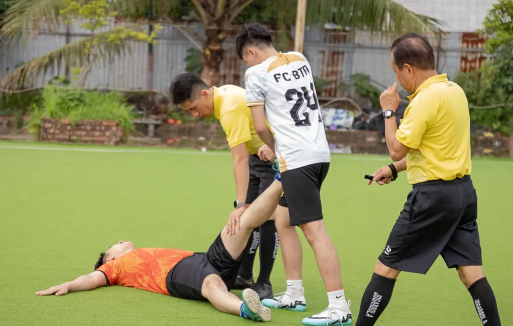 Các cầu thủ trên sân luôn luôn thể hiện tinh thần fair-play