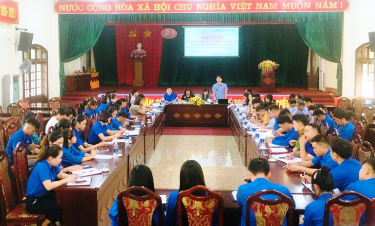 Phòng họp truyền thống đang cản trở điều hành cấp xã như thế nào?