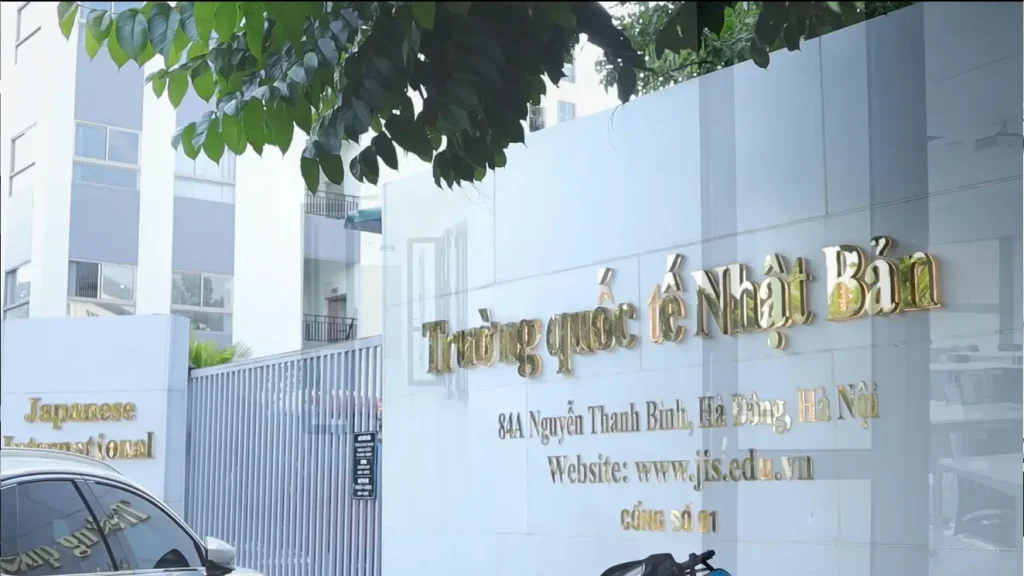 lắp đặt màn hình tương tác tại trường quốc tế nhật bản