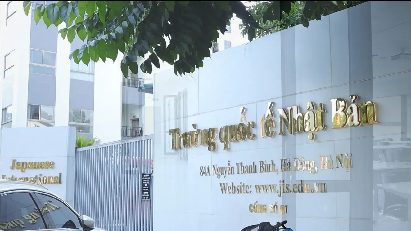 lắp đặt màn hình tương tác tại trường quốc tế nhật bản