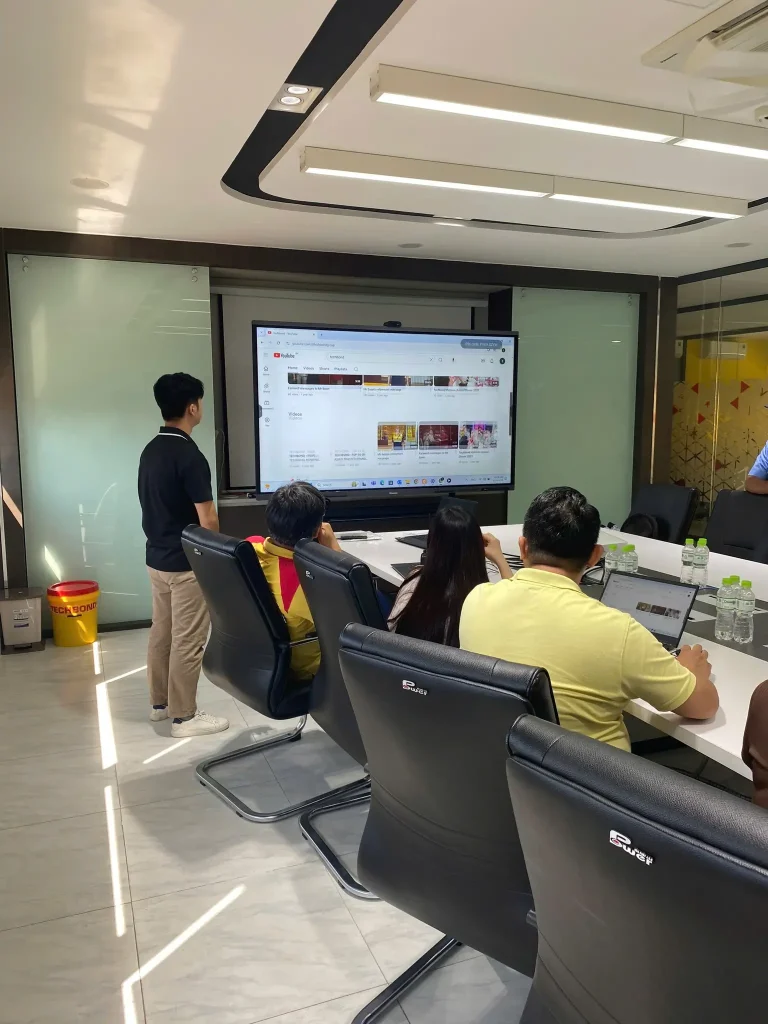 màn hình tương tác hoạt động