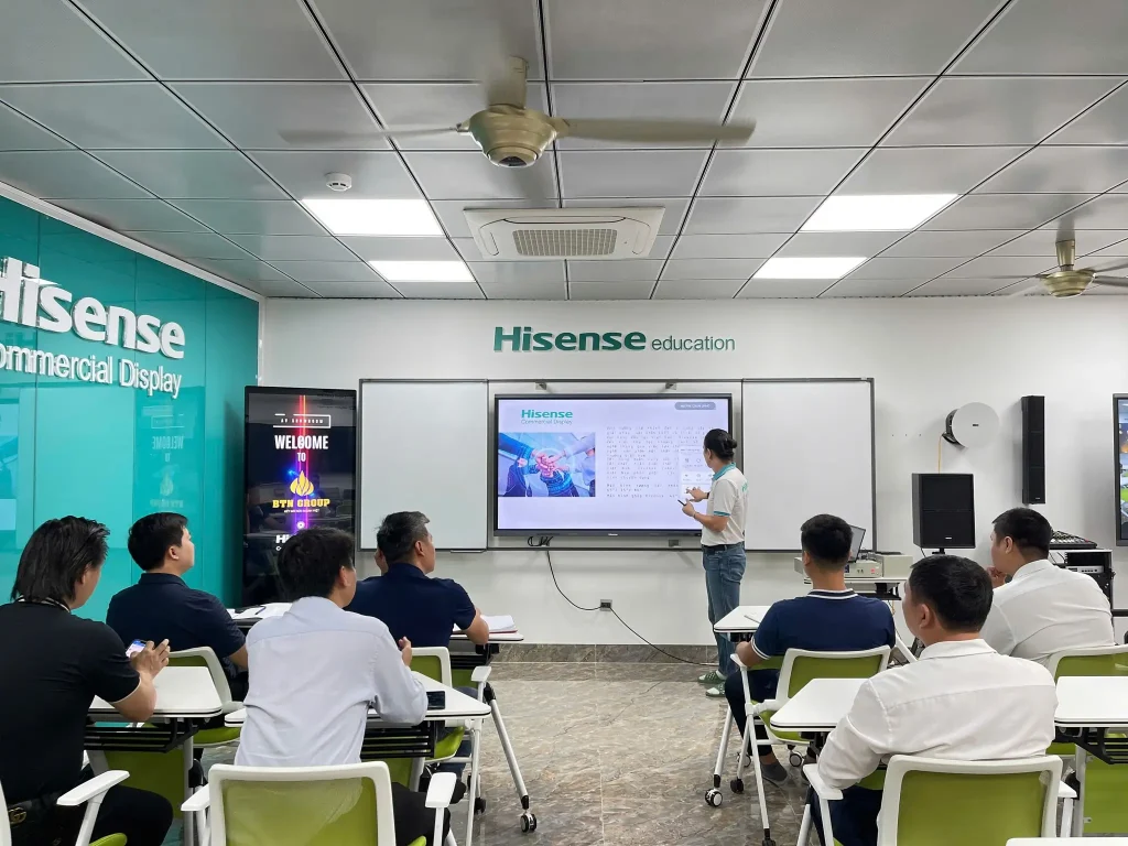 Màn hình tương tác là gì? Có nên đầu tư cho phòng họp hay lớp học hiện đại?