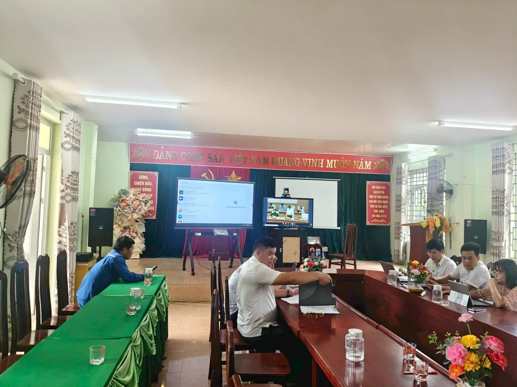 màn hình tương tác tại xã kim bôi